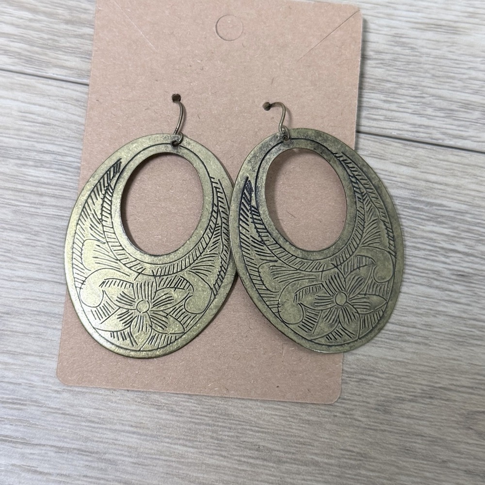 Boho Floral Engraved Oval Dangle Earrings Western Rustic Cottagecore Retro